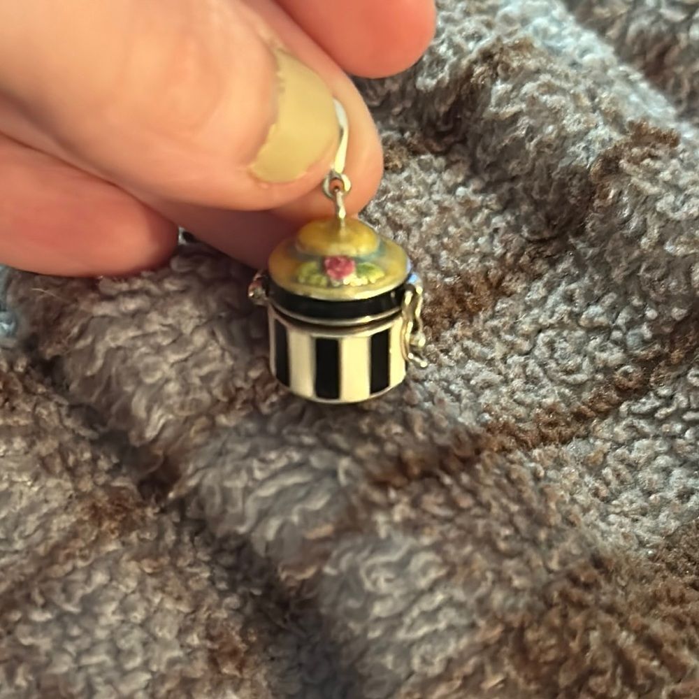Brighton white black flower hat box lobster claw clip clasp charm~it opens